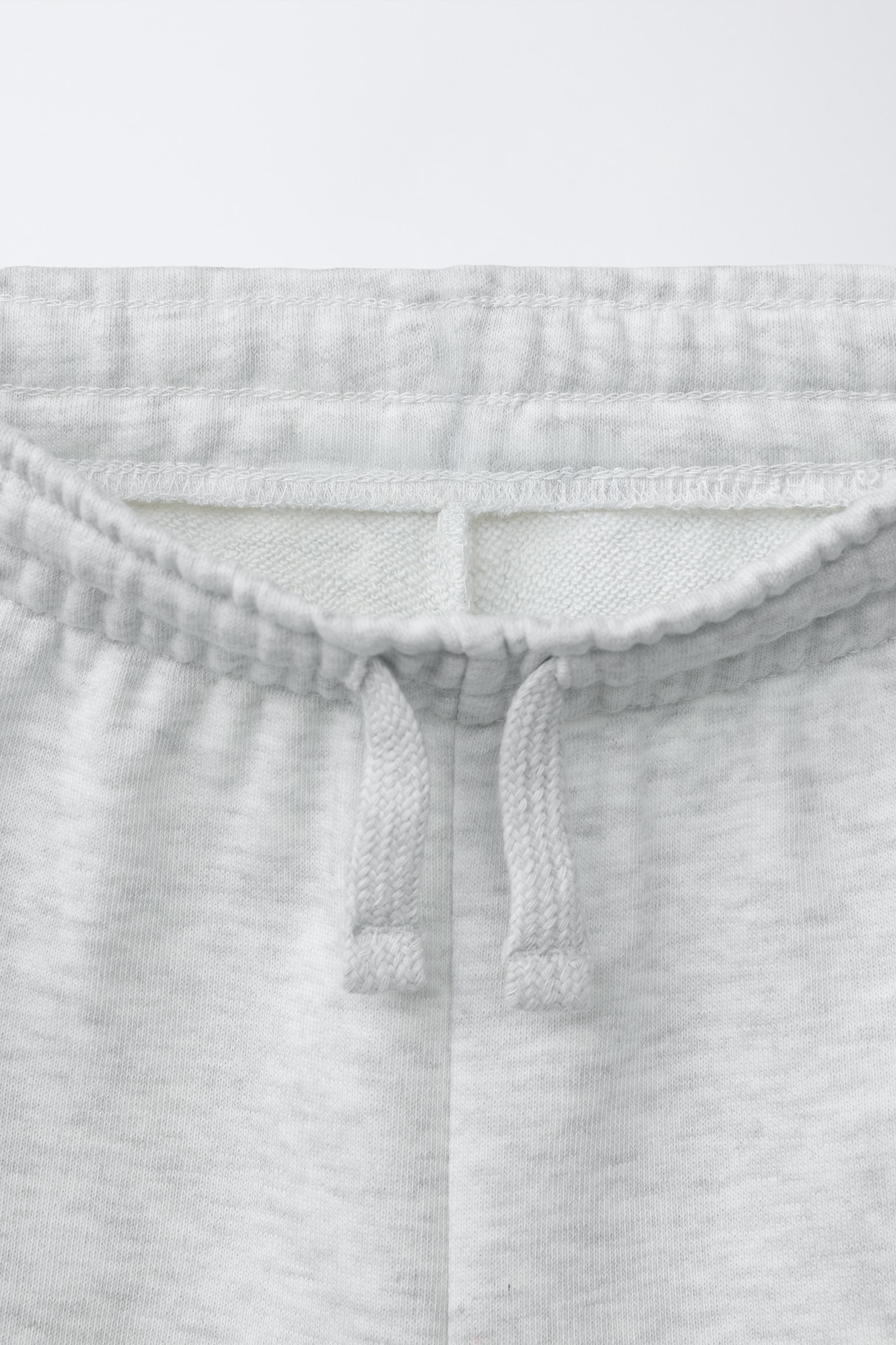 LOT DE DEUX SHORTS UNIS